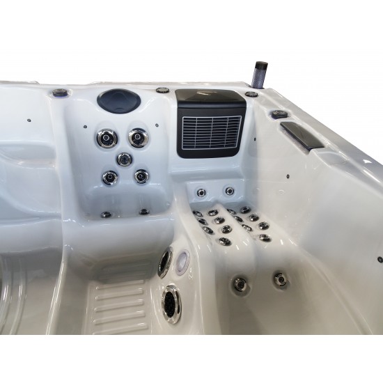 PLAVALNO-MASAŽNI BAZEN PLATINUM SPAS - ZELUS-